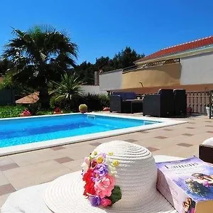Vanilla With Heated Pool , Zadar Croatie